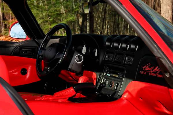 Уникальный спортивный автомобиль: выставлен на продажу единственный в мире Dodge Viper GTS CS