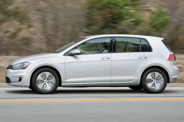 Последний электромобиль сошел с конвейера: Volkswagen e-Golf официально снят с производства