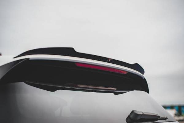 Разделительная полоса на капоте: Maxton Design создал пакет тюнинга для VW Golf GTI Mk8