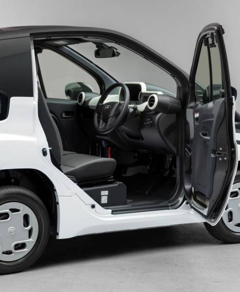 Минимум затрат и выбросов: Toyota запускает новый крошечный электромобиль