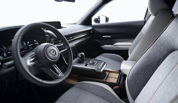Mazda официально объявила об использовании в своих кроссоверах MX-30 роторного двигателя: запас хода будет удвоен