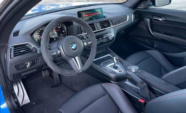 BMW M2 CS 2020: один из самых красивых спортивных седанов с турбонаддувом и золотыми дисками