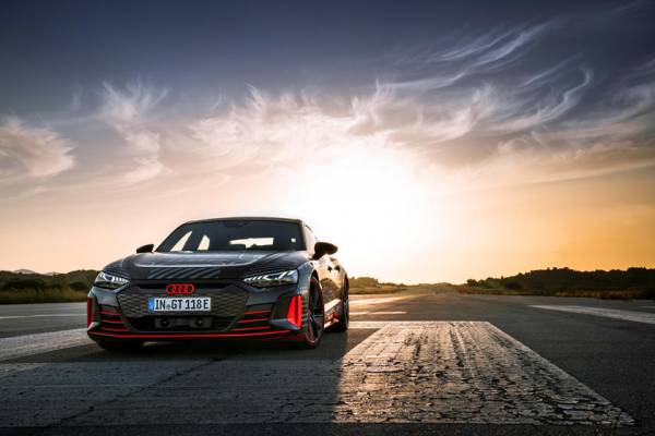 Волшебный момент для электрического седана: серийная модель Audi e-tron GT дебютирует 9 февраля
