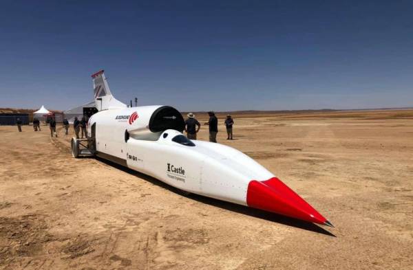 Команда реактивного авто Bloodhound собирается побить свой рекорд и достичь скорости 1287 км/ч