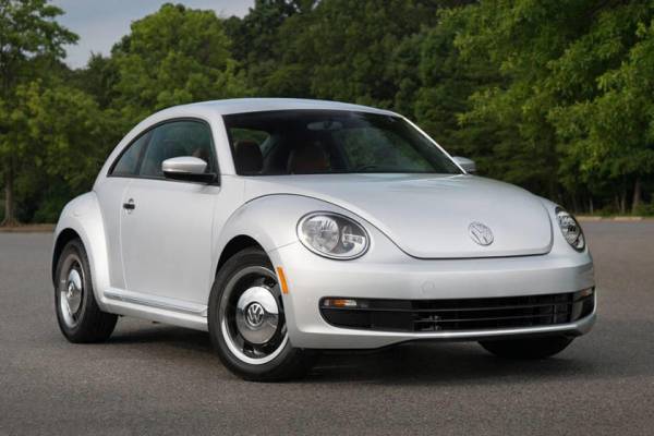 Один из самых успешных автомобилей в истории компании: Volkswagen отмечает 75-летие производства Beetle