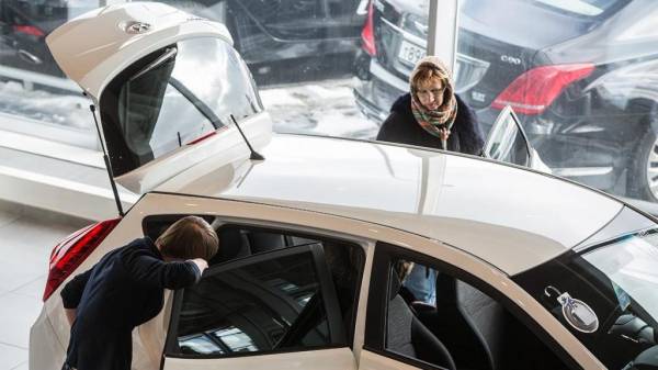 Россияне купили всего 1,5 миллиона машин: продажи новых автомобилей в России в 2020 году снизились на 9 процентов