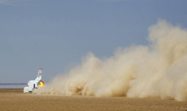 Команда реактивного авто Bloodhound собирается побить свой рекорд и достичь скорости 1287 км/ч