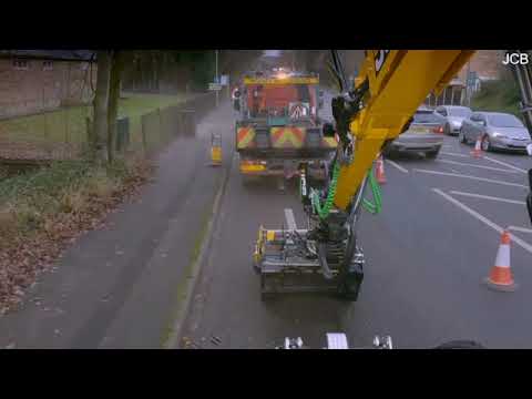 Всего 8 минут на ямочный ремонт дороги: в Великобритании создали новую строительную машину (видео)