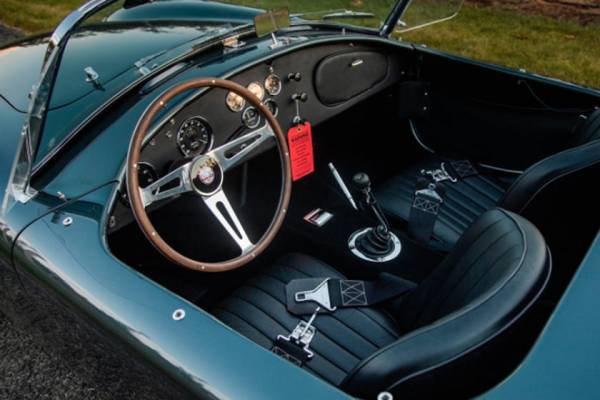 Такие машины нечасто попадают в продажу: на аукцион выставлена личная Cobra 427 Кэрролла Шелби 1965 года