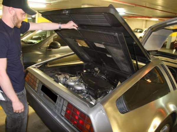 Новый DeLorean DMC-12: поклонники фильмов "Назад в будущее" смогут скоро прокатиться на оригинальном автомобиле будущего
