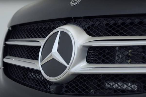 Усиленные механизмы раздвижных дверей: канадская компания презентовала бронированный Mercedes-Benz V-Class