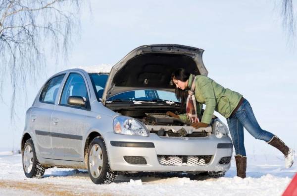 Автоэксперт рассказал россиянам, как завести замерзшую машину после холодной ночи