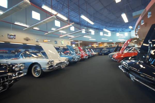 Коллекционер решил "выйти на пенсию": на продажу выставлена уникальная коллекция из 48 Corvette