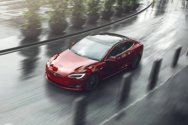 Задние двери сняты, крыша срезана: кабриолет Tesla Model S выглядит на удивление хорошо