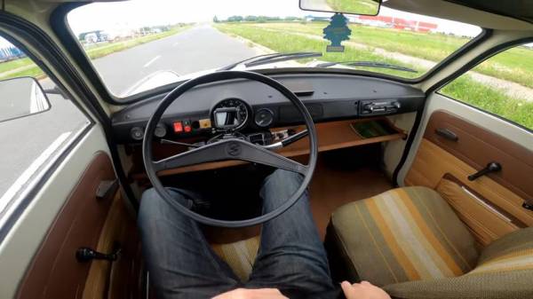 Trabant 601 1979 года: водитель проверил, с какой скоростью может ехать легендарный автомобиль из ГДР (видео)