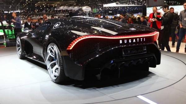 Во Франции представили гиперкар Bugatti La Voiture Noire - самый дорогой автомобиль в мире