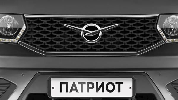 С газовой плитой и холодильником: российский автомобиль УАЗ "Патриот" переоборудовали в дом на колесах