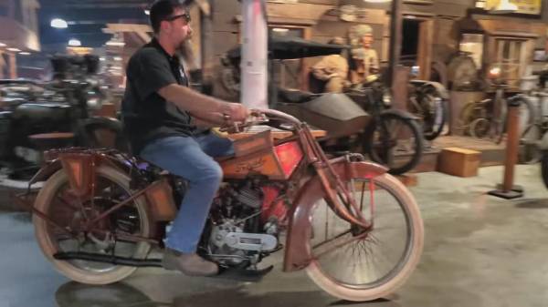 Traub - это самый редкий мотоцикл в мире: странная история о том, как его нашли замурованным под крыльцом дома