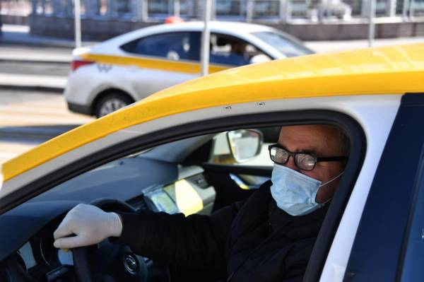 "Нужно в кратчайшие сроки": общественники выступили за обязательную вакцинацию водителей такси