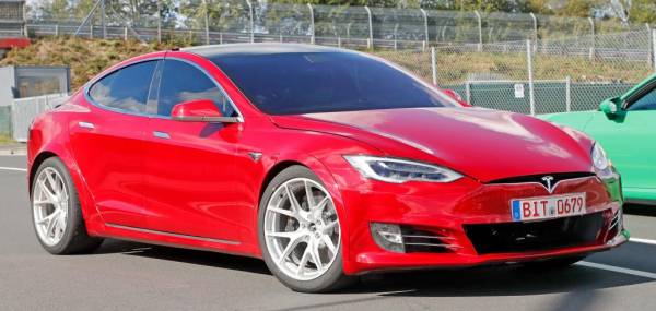 Самый быстрый, самый мощный: Илон Маск представил обновленную версию седана Model S
