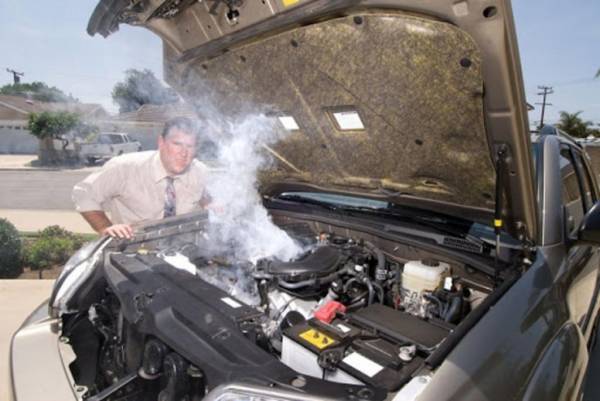 ГИБДД рекомендует: как подготовить автомобиль к поездке в жаркую погоду и что водителю обязательно нужно взять с собой