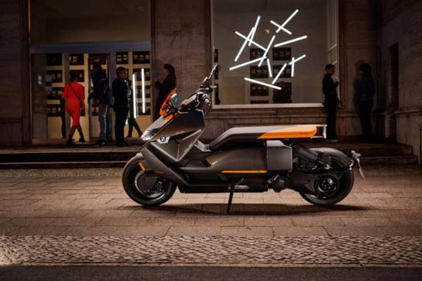 BMW анонсировал свой новый стильный электроскутер с дальностью хода 130 км