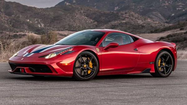 Английская компания предлагает обычным водителям погонять на Ferrari по треку, чтобы снизить стресс, вызванный дорожными пробками