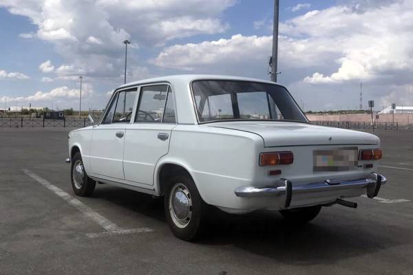 Неубиваемая "копейка": российский автомобилист путешествует по стране на 50-летнем ВАЗ-2101