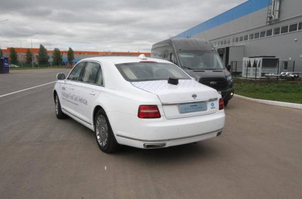 Власти сообщили, когда в России появится серийный автомобиль Aurus на водородном топливе. Особенности эксплуатации машины на водороде