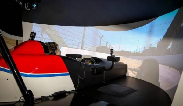 Внутри эпического симулятора Honda IndyCar: как учатся профессиональные водители IndyCar