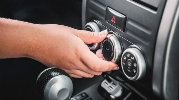 Водителям не стоит подолгу прятаться от жары в автомобилях с кондиционером