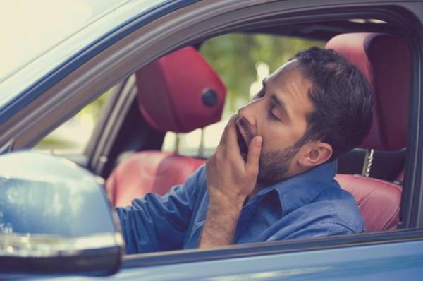 Усталость водителя Минтранс выявляет по зрачку и давлению, а по каким признакам сам водитель может оценить риск заснуть за рулем