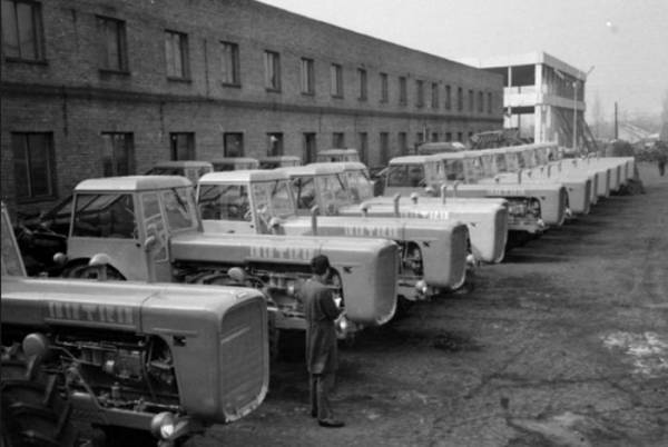 Производство советского «Москвича-412», Trabant из ГДР и других легендарных марок машин из социалистического прошлого (фото)