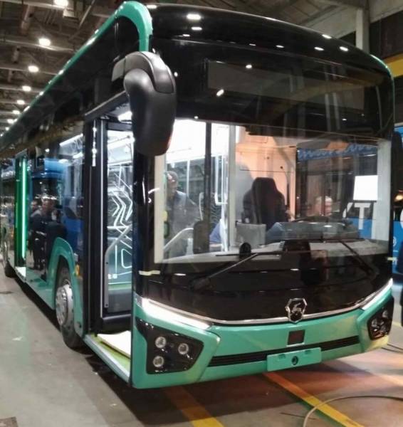Завод ГАЗ создал новый автобус — GAZ Citymax-12. Машина эксплуатируется на 3 типах силовых установок: метановая, дизельная, электрическая