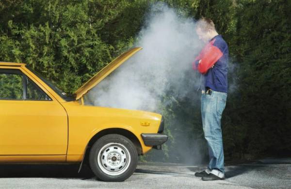 Почему в машине воняет гарью: как определить поломку по запаху и другие советы автомобилистам