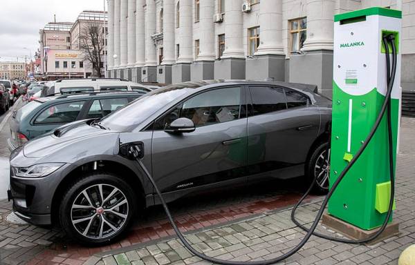 Купил электромобиль — получил крупную скидку: власти поощрят покупателей электрокаров скидкой 625 000 рублей