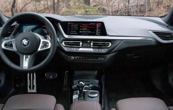 BMW Gran Coupe 2 серии 2021 года получит менее дорогой вариант с передним приводом. Базовая модель 228i снижает стартовую цену Gran Coupe на 2000 $