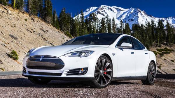 Власти США закрыли расследование о внезапном ускорении электрокаров Tesla: оказалось, во всем виноваты водители, которые путали педали