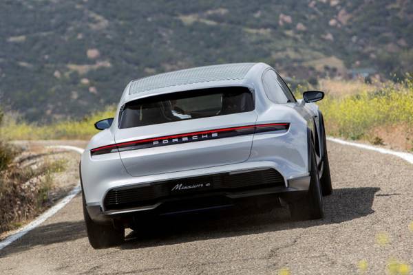 В проект вложены десятки миллионов: Porsche разрабатывает новое гениальное топливо для двигателя внутреннего сгорания