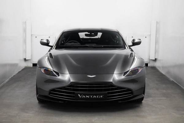 Более дружелюбный вид: Aston Martin предлагает на выбор несколько решеток радиатора для нового Vantage