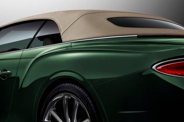 Компания Bentley хочет стать более экологически сознательной: клиентам предлагается салон с твидовой отделкой