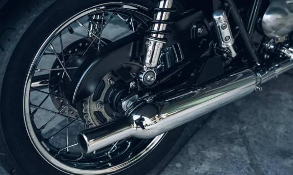 Triumph Bonneville T100 2021 года: стильный мотоцикл для начинающих райдеров мощностью 55 лошадиных сил