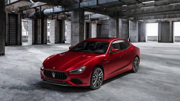 Maserati в погоне за экологичностью и инновациями: к 2025 году итальянский производитель сделает все свои автомобили гибридными или полностью электрическими, а к 2040 году прекратит производство бензиновых моделей