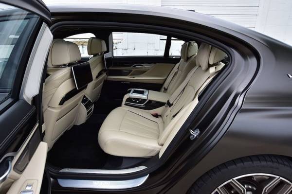 Mercedes-Benz и Infiniti: десять дорогих роскошных авто с самым неудачным дизайном салона
