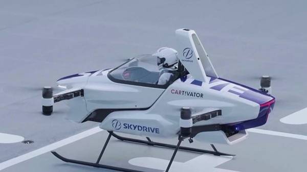 Пилотируемый летающий автомобиль: SkyDrive на испытательном полигоне Toyota вместе с водителем