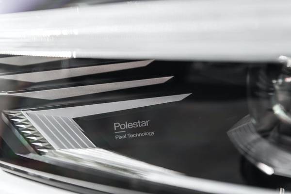 Отслеживают до 5 машин впереди: Polestar разработала светодиодные фары Pixel, которые не ослепляют водителей