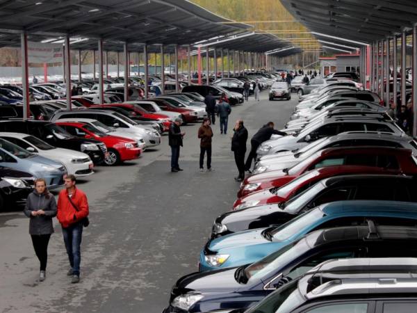 Более 56 тысяч новых авто: россияне стали покупать больше импортных автомобилей