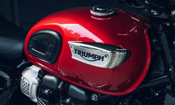Triumph Bonneville T100 2021 года: стильный мотоцикл для начинающих райдеров мощностью 55 лошадиных сил