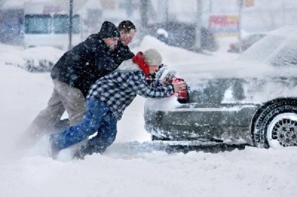 Если автомобиль зимует на улице: главные советы о том, как ухаживать за ним в холода