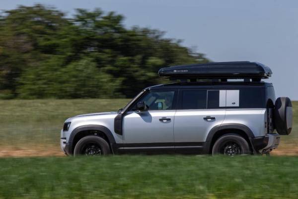 Удобное путешествие с новым Land Rover: внедорожник поставляется с универсальной палаткой на крыше (фото)